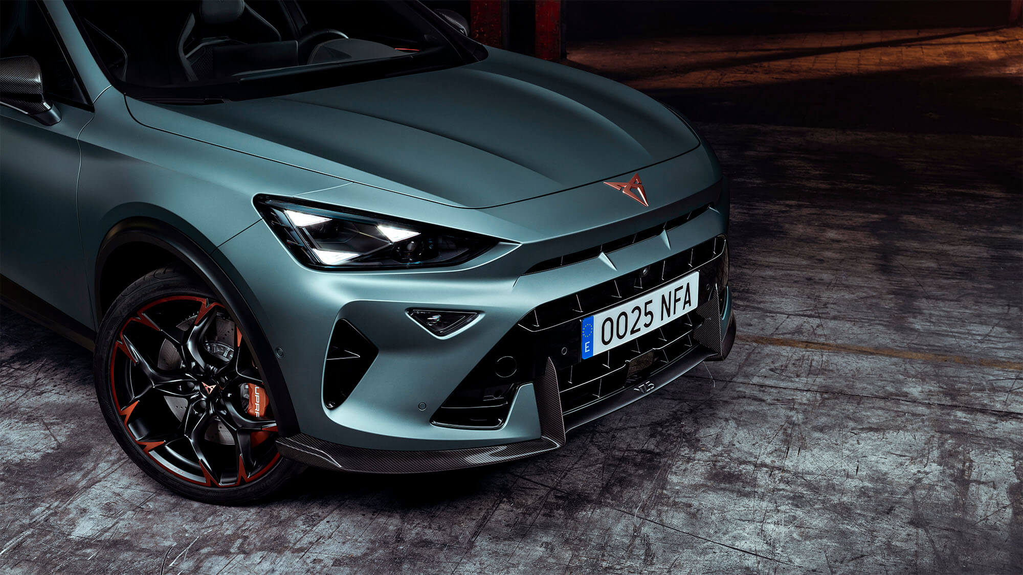 Front 3/4 render of a CUPRA  paint finish