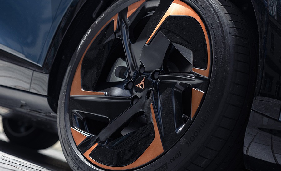 Close up photo of a Copper wheel on a CUPRA