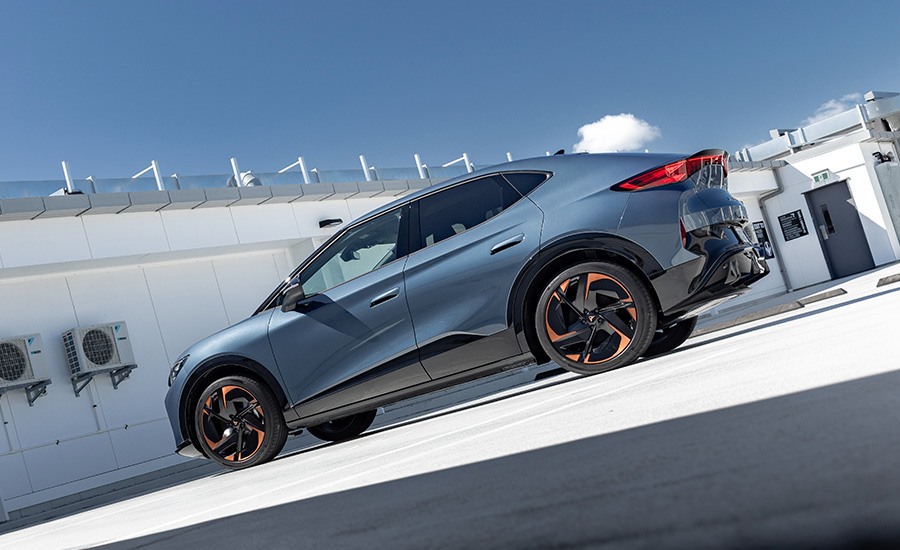 Angled photo of a Blue Tavascan