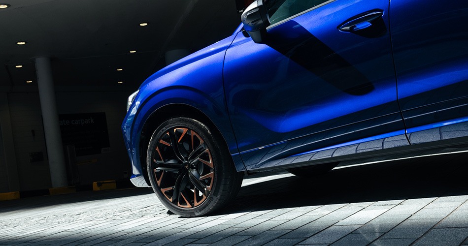 Front copper alloy wheel on a blue CUPRA Terramra sports SUV
