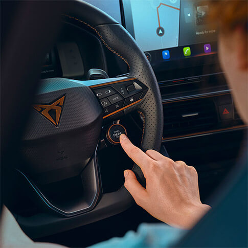 Pure power.
Harness sports-grade command: with satellite controls on the CUPRA steering wheel.