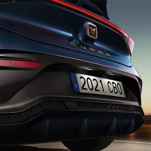 Rear bumper Eye-catching from every angle, with sleek, powerful lines.